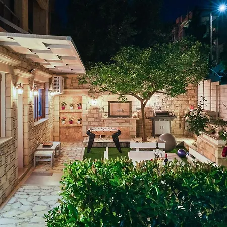 Vasili's - 5 Min From The Ceter *